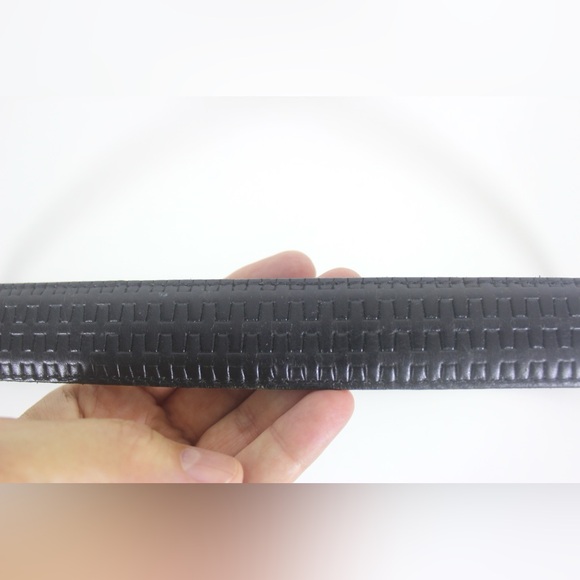 34”-38” Pierre Cardin Paris Vintage Black Leather Belt with Embossed Detail - Picture 6 of 8